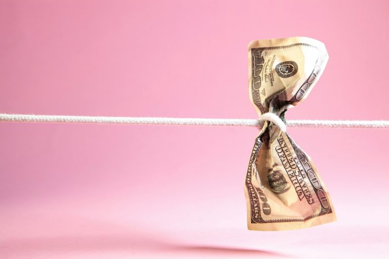 rope tied around a banknote